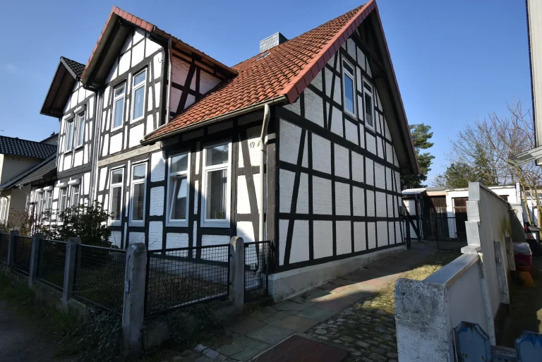 Fachwerk Doppelhaushaelfte 1 768x513