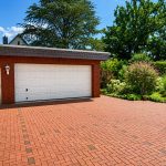 Aussen Garage und Auffahrt 150x150